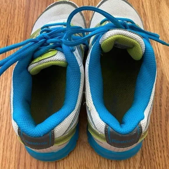 Reebok shoes, Size 4 (kids) 6(women) FAIR CONDITION - Picture 4 of 9